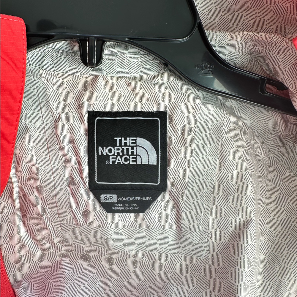 The north face rain jacket bright red - Picture 4 of 4
